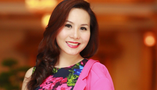 "Chấm phá" style đầu thu công sở với tông màu ấm