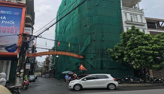 Một công nhân bị ngã tử vong khi đang trát vữa