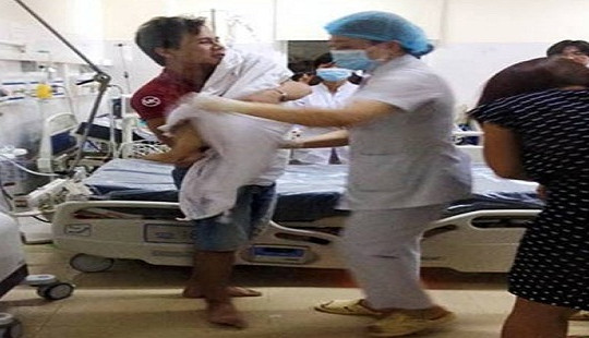 Một bé trai tử vong vì hóc hạt nhãn