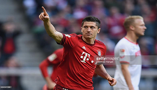 Lewandowski chói sáng, Bayen đại thắng Lena