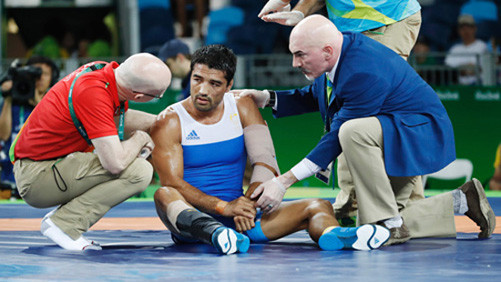 OLYMPIC 2016: Thêm một chấn thương nghiêm trọng trên sàn đấu