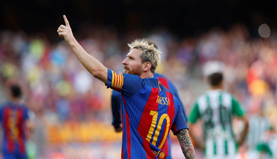 Messi tỏa sáng, Barca chơi tennis với Betis