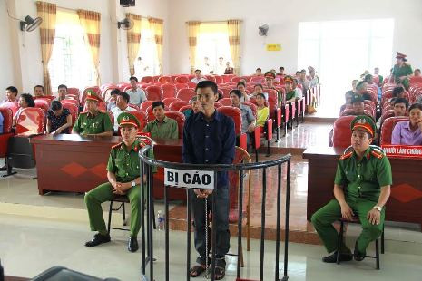 Chém cháu họ nhiều nhát lúc nửa đêm