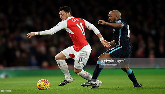 Con tàu Arsenal sẽ chìm dưới tay chèo Wenger?