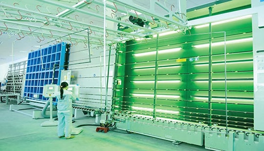 Cửa kính làm tăng thêm vẻ đẹp cho các công trình