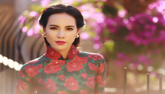Á khôi Lệ Quyên thanh lịch khoe dáng trong tà áo dài xưa