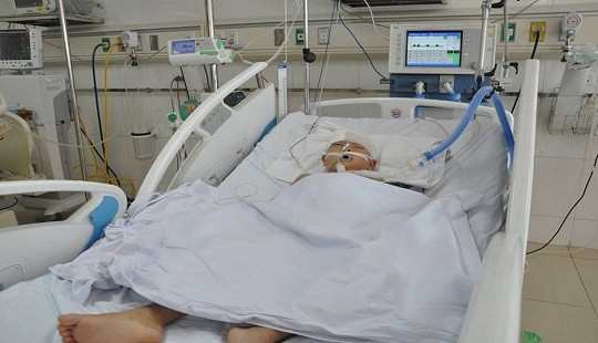 Bị bắn vào đầu, bé trai 6 tuổi rơi vào tình trạng thập tử nhất sinh