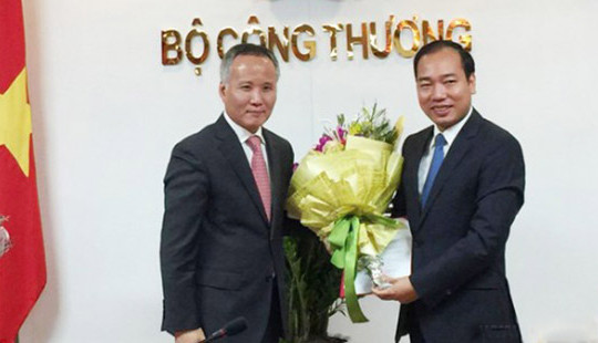 Trao quyết định Điều động, bổ nhiệm Vụ trưởng Vụ Tổ chức cán bộ Bộ Công Thương
