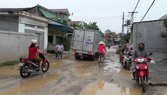 Xã nông thôn mới, đường biến thành sông sau cơn mưa