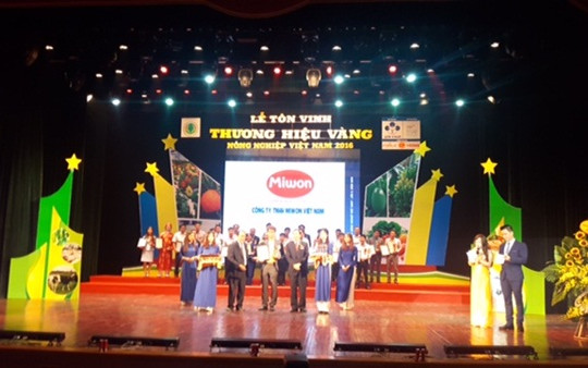 Phân hữu cơ MV-L được bình chọn là sản phẩm Thương hiệu Vàng Nông nghiệp Việt Nam năm 2016