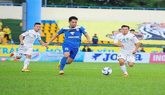Văn Quyết ghi bàn, Hà Nội T&T tranh vô địch