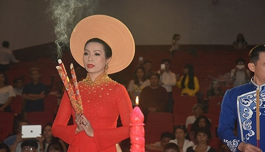 Trịnh Kim Chi cùng sao Việt bày tỏ lòng biết ơn với Tổ nghề