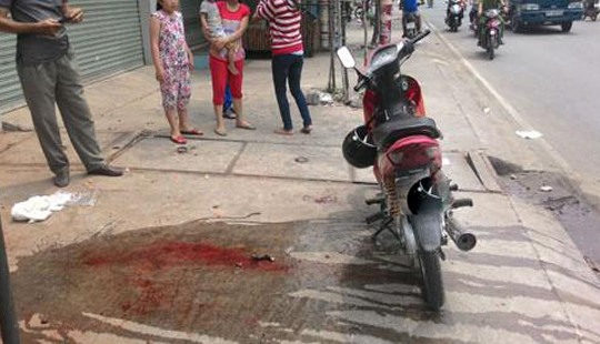 Truy tìm 4 đối tượng dùng mã tấu chém người cướp hơn 120 triệu