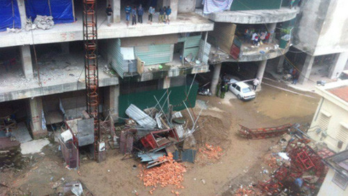 Vận thăng gặp sự cố, hai công nhân thương vong