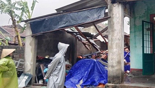 Quảng Bình: Lốc xoáy làm 45 ngôi nhà bị tốc mái, 5 người nhập viện