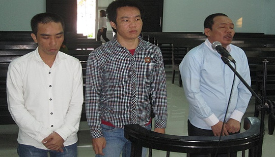 2 anh em "rủ nhau" đi tù vì "cờ gian bạc lận"