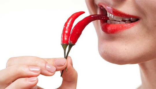 Những lý do khiến bạn từ bỏ ngay thói quen ăn quá cay