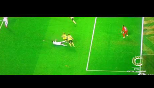 C.Ronaldo có thể bị treo giò khi đá Marcel Schmelzer để trả đũa