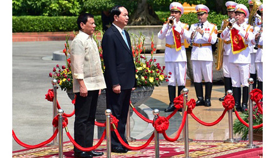 Chủ tịch nước đón và hội đàm với Tổng thống Philippines