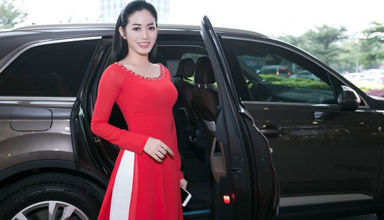 “Ngọc nữ điện ảnh” Mai Thanh Hà dịu dàng cuốn hút trên thảm đỏ