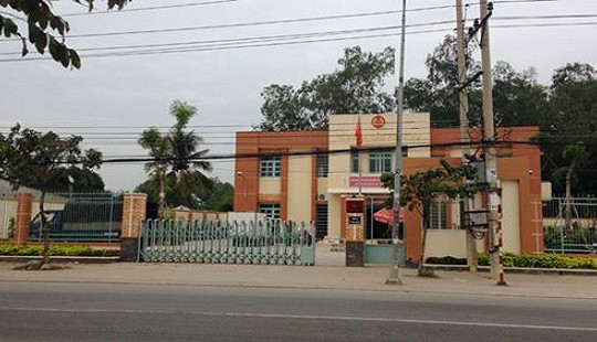 Ngáo đá, quậy phá tại trụ sở Công an