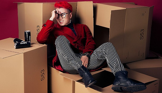 Rapper Karik lột xác với mái tóc đỏ cực ngầu