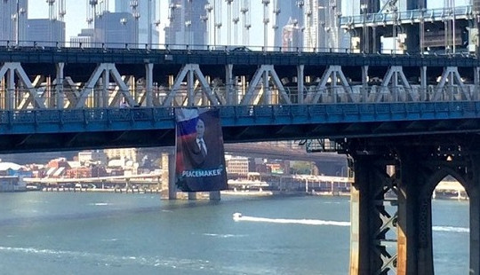 Chân dung "sứ giả hòa bình" Putin bất ngờ xuất hiện ở New York