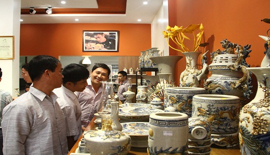 Bát Tràng Việt Nam đưa gốm Gia Tộc Việt chinh phục thị trường Điện Biên