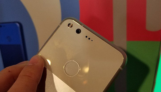 Lý do Pixel không có OIS, chỉ hỗ trợ EIS khi quay 4K