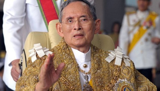 Quốc vương Bhumibol Adulyadej - Vị chúa ngự trị trong tim người dân Thái Lan
