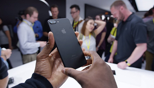 Phiên bản iPhone 7 Plus chạy nhất cập bến Apple Store