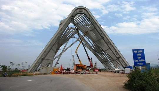 Tiền đâu phải lá mít!