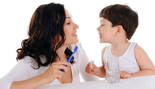Cha mẹ nên làm gì để con không mắc các bệnh về răng miệng