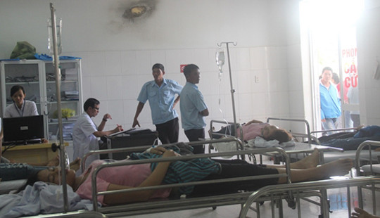 Khẩn trương làm rõ nguyên nhân khiến hàng chục công nhân ngất xỉu