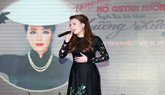 Hồ Quỳnh Hương tạo dấu ấn với Bolero
