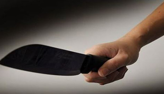 Cứa cổ chủ quán tạp hóa cướp tiền chơi điện tử