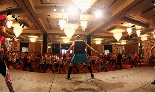 Sôi động cùng lễ hội nhảy "Zumba chống ung thư vú"
