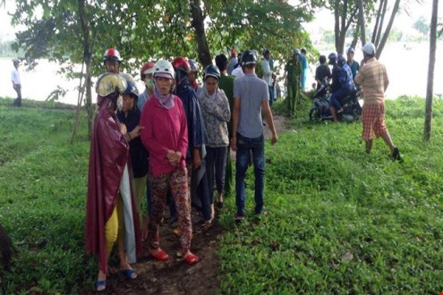 Đi khám bệnh cùng cha, nam thanh niên bất ngờ nhảy cầu tự tử