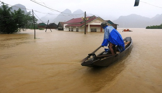 Không khí lạnh tăng cường, miền Trung lũ lên nhanh