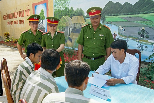 Hướng dẫn về xét, đề nghị đặc xá trong trường hợp đặc biệt cho người bị kết án đang được hoãn, tạm đình chỉ chấp hành án phạt tù