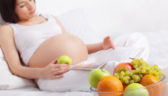 Những thực phẩm bà bầu không nên bỏ qua trong 3 tháng đầu của thai kỳ