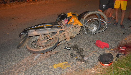 Quảng Nam: Xe máy đấu đầu, 2 thanh niên thương vong
