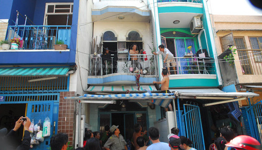 TP.HCM: Bé gái thoát nạn khỏi căn nhà phát hỏa