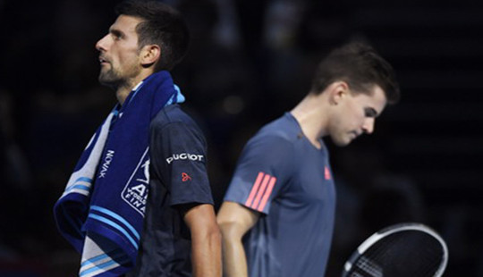 Djokovic ngược dòng giành chiến thắng trong trận ra quân ATP World Tour Finals