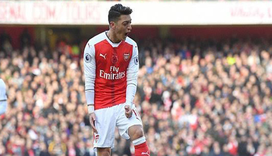Arsenal sẽ phá khung lương trần để giữ chân Mesut Ozil