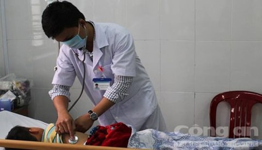 Sở Y tế Đắc Nông lấy mẫu thức ăn gia đình 2 chị em ngộ độc xét nghiệm