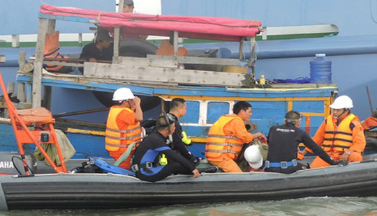 Tìm thấy thi thể người điều khiển sà lan gặp nạn ở độ sâu 10m