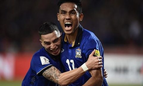 Dangda lập hattrick giúp Thái Lan đè bẹp Indonesia trong ngày ra quân AFF Cup