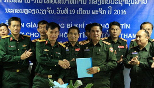 Việt Nam hỗ trợ trang thiết bị, khí tài thông tin cho Quân đội Lào