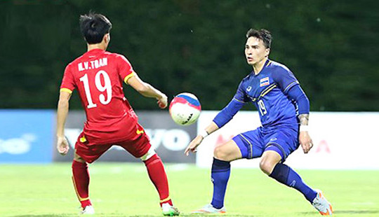 Thái Lan có thể mất hậu vệ cánh phải số 1 trong cả giải AFF Cup 2016